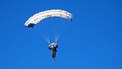 开云ios-伊朗球员登上冬奥官方封面，改写亚洲足球地位，伊朗参加东京奥运会几个人